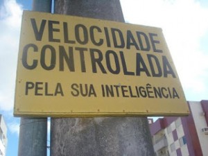 Inteligência é pretejer a si e aos outros nas vias