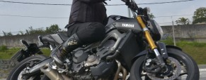 YAMAHA MT 09: EQUILÍBRIO DA MÁQUINA, MISTURA DE SENTIDOS E EMOÇÕES.