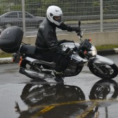 Chuva e pista molhada, nem mesmo nestas condições atrapalhou o curso. Fotos de Geórgia Zuliani