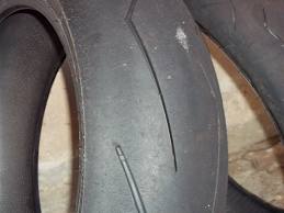 Ombro do pneu, slick para melhor aderência em inclinações, em pista seca!