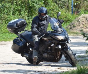 Diversão pura em terrenos menos aderentes, com sua eletrônica ligada